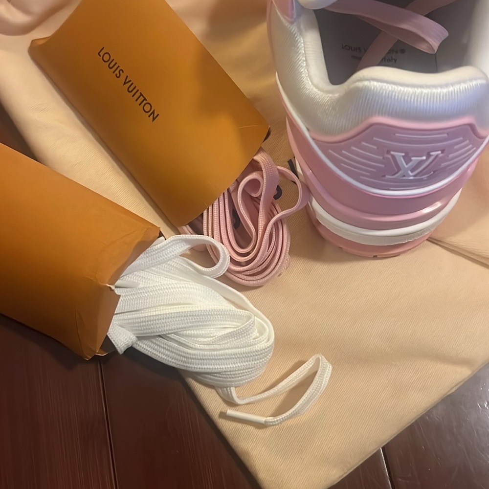 Pink sneaker - Picture 8 of 9